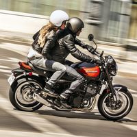 Sí, te pueden multar con más de 600 euros por no usar mascarilla en moto, pero solo en algunos casos