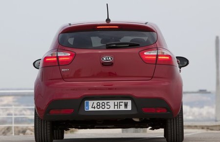 KIA-Rio-2011-31