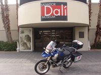 América en moto. Museo Dalí en Florida