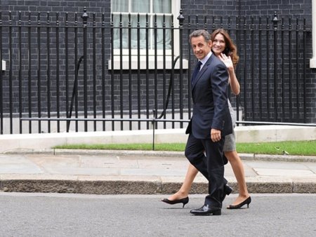 El productor de Carla Bruni consigue que el Senado francés apruebe cargar de impuestos la red