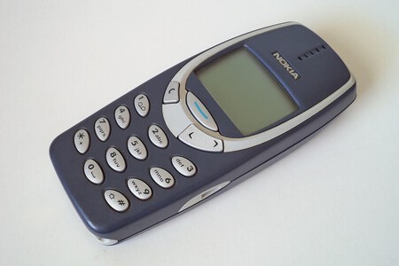 Una millennial, un gen X y una gen Z cambiaron su celular por un "cacahuatito" y solo uno de ellos disfrutó la experiencia