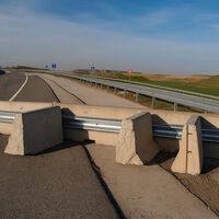 Em Madri, há uma estrada abandonada que não leva a lugar nenhum, mas que já foi palco de corridas ilegais e filmes; agora, querem dar-lhe uma segunda vida 
