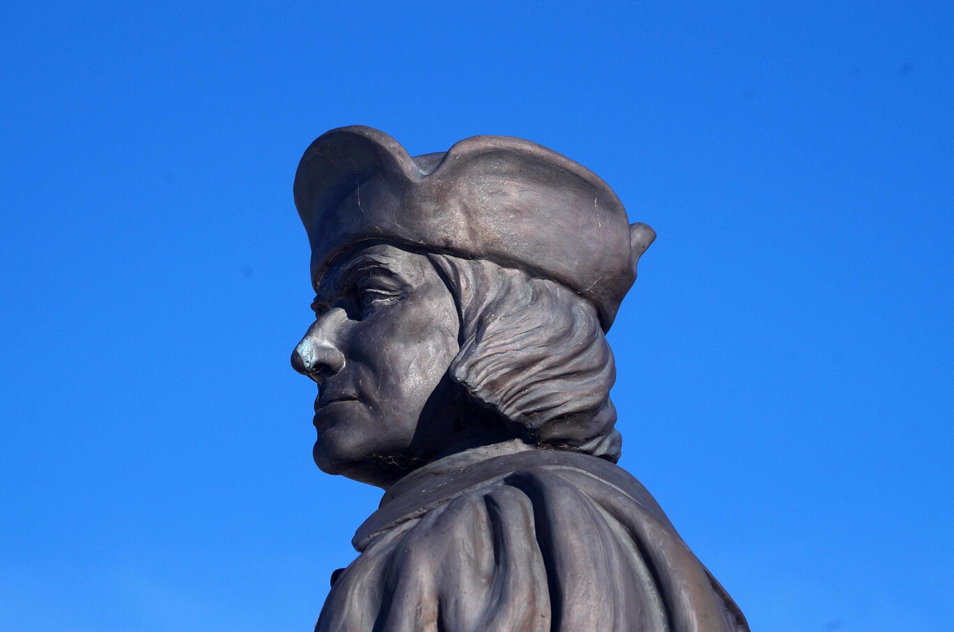 Las estatuas de Colón han llegado hasta Japón y Egipto. Y eso nos dice