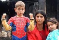 Pequeño Spiderman salva a bebé de un incendio, ¿ficción o realidad?