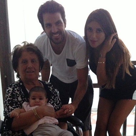 Cesc Fábregas presume de familia, y yo le pido un corte de pelo