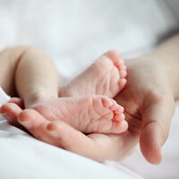 Una mujer dio a luz sola en un coche en pleno temporal de nieve en Madrid 