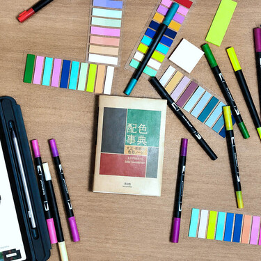 Soy editor de moda y solo necesito una herramienta para crear mis looks del día a día: un libro viral sobre combinaciones de color 