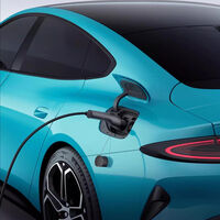 La fascinante patente de Xiaomi: un mini-coche sin conductor para cargar a sus coches eléctricos sin cables, incluso en marcha como un avión cisterna  