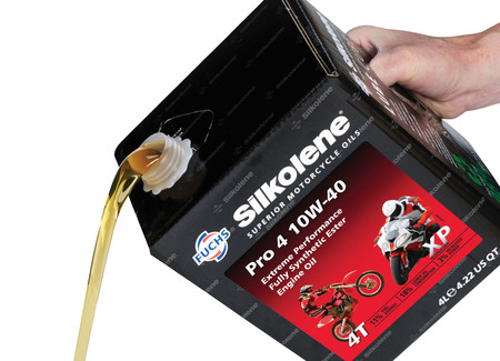 Ahora puedes contribuir a la sostenibilidad en cada cambio de aceite, con los nuevos envases de Silkolene