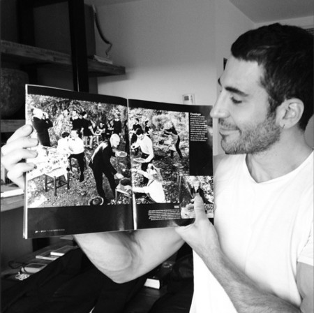Si dejas que Miguel Ángel Silvestre te saque una foto, verás lo bien que le queda