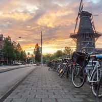 Holanda se suma al veto de los coches de combustión y quiere hacerlo 10 años antes que España: en 2030