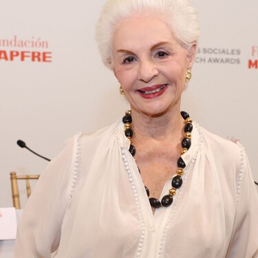 Carolina Herrera da una lección de estilo y confirma cómo llevar las bermudas de forma elegante a los +60 