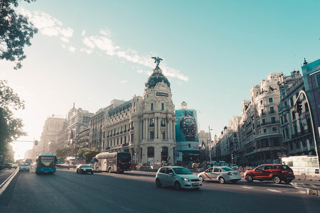 Prohibir la venta de coches nuevos de combustión en 2040: una medida demasiado simple para un problema muy complejo