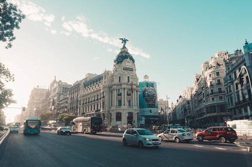 Prohibir la venta de coches nuevos de combustión en 2040: una medida demasiado simple para un problema muy complejo
