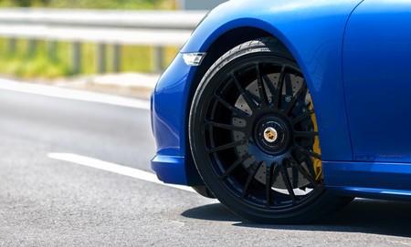 Porsche 911 Turbo S Edo Competition Blue Arrow