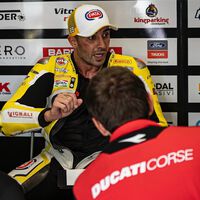 "Como piloto es una mierda, como persona es peor". Un español explota contra Andrea Iannone tras lesionarle 
