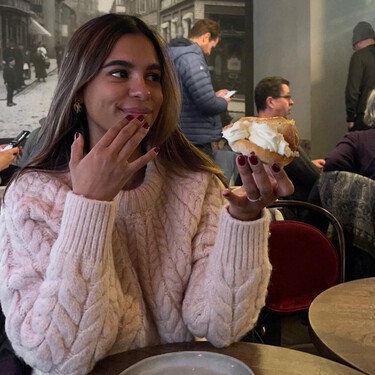 Converse se atreve con el estilo cottagecore: las zapatillas burdeos estampadas más preppy y exquisitas de la primavera