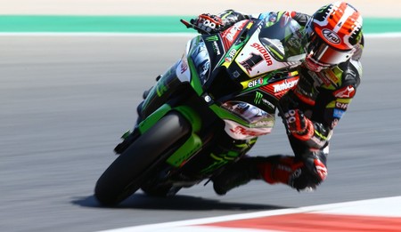 Jonathan Rea arrasa en Portimao pese a una brutal remontada de Álvaro Bautista