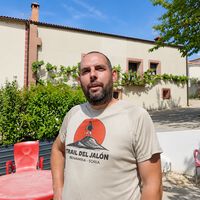 Fernando (39), único habitante en un pueblo de Soria: “Gano 1.500 euros y ahorro 750 al mes, frente a los 800 que piden por una habitación en las capitales. Si me ofrecen un piso en Madrid, lo alquilo y me quedo aquí” 