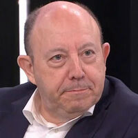 Gonzalo Bernardos, economista: "Si el Gobierno no lo remedia, pronto muchas gasolineras tendrán la gasolina por encima de los 2 euros"