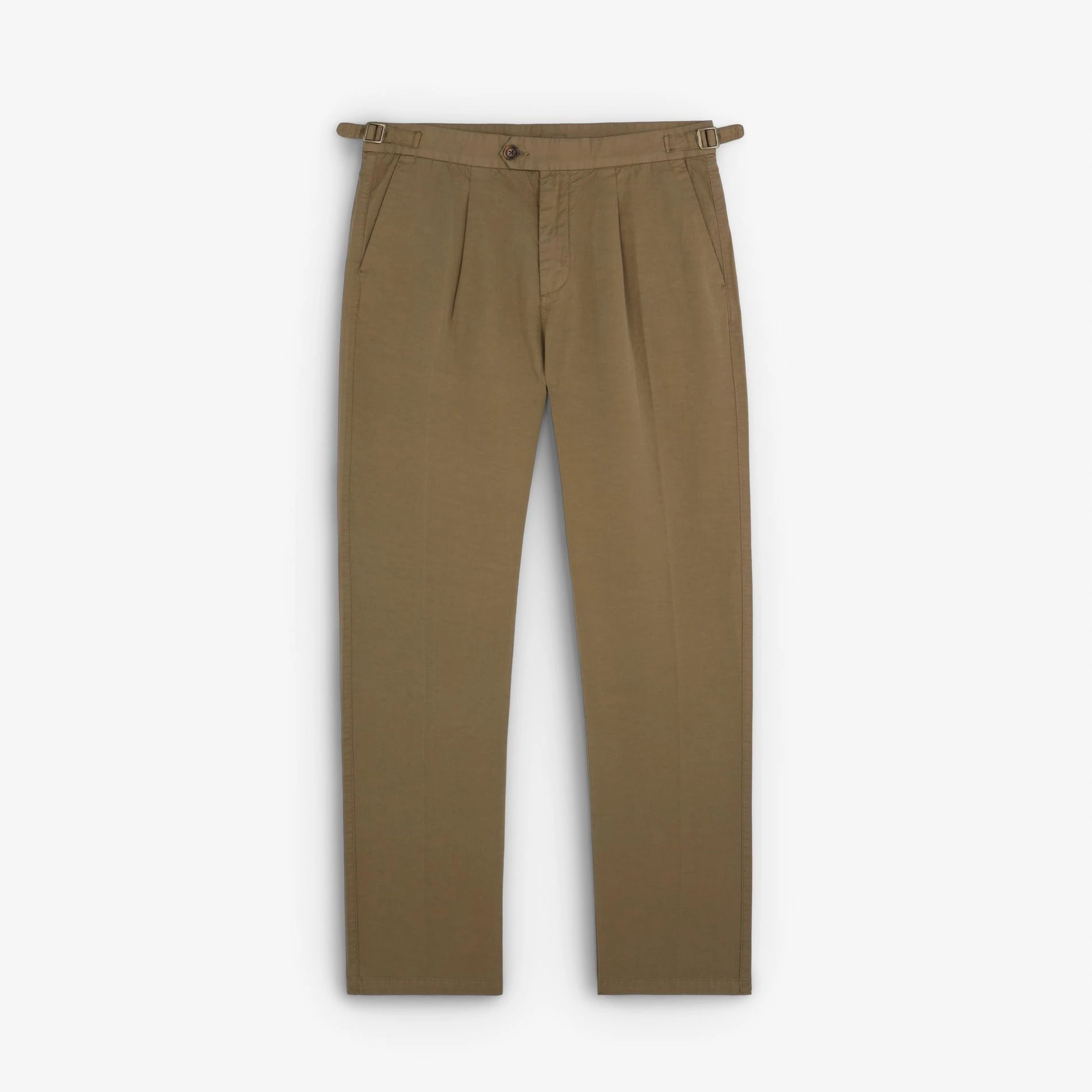 Chino de hombe con pinzas y trabillas en la cintura Kaki Scalpers

