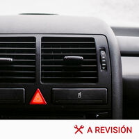 Encender las luces de emergencia en autopista al llegar a un atasco no es la forma adecuada de avisar del peligro, según la ley