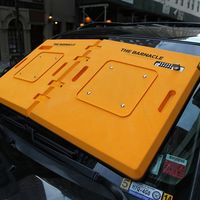 Un inmovilizador para tu auto que va en el parabrisas, igual tienes la multa, pero ya no daños a tus rines