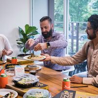 A las empresas no les va a salir a cuenta que comas en el trabajo: si te interrumpen en tu hora de comer tienen que pagarla