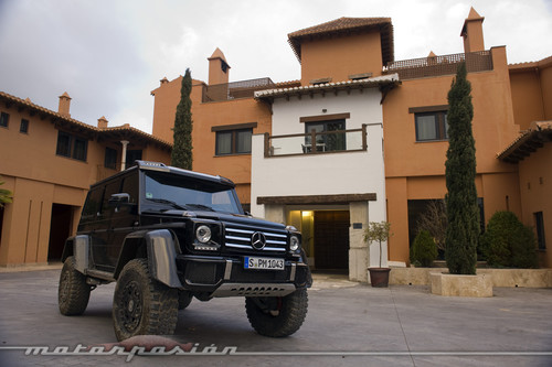 Mercedes-Benz G 500 4x4²: al volante de este obsceno y brutal todoterreno alemán