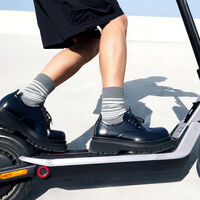 Este patinete eléctrico es perfecto para moverte por la ciudad, además de uno de los chollos del Black Friday de El Corte Inglés
