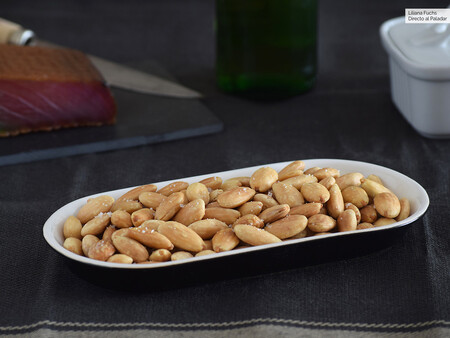 Cómo hacer almendras fritas en el microondas: el aperitivo más fácil y rápido (y también con menos calorías)