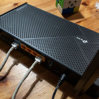 Lo primero que hace alguien cuando entra en tu red WiFi sin permiso no es robarte nada. Es quedarse en silencio 