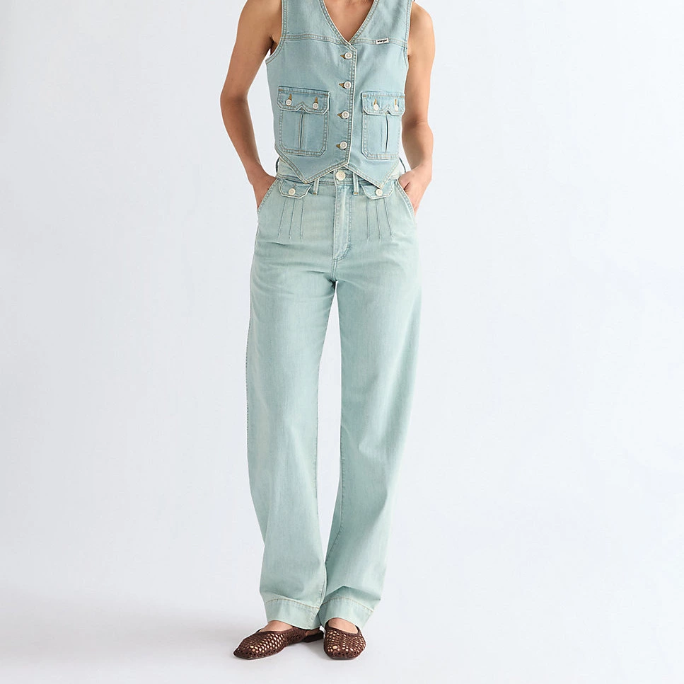 Wrangler Sleek Barrel Lightweight Jean