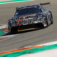 El Porsche GT4 ePerformance de 1.000 CV es un coche de carreras eléctrico que prefigura el 718 Cayman eléctrico 