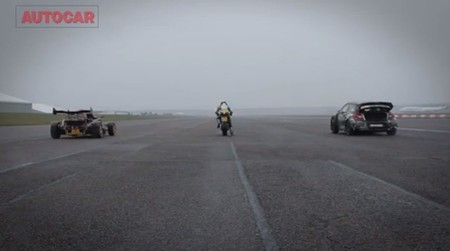 BMW HP4 contra Ariel Atom V8 contra Citroen DS3 de rallycross