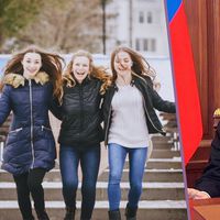 Ante la grave crisis de natalidad en Rusia, Putin tiene un controvertido plan: pagar a las adolescentes que tengan hijos