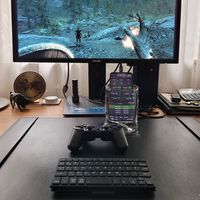 Hasta bajo el agua. Un usuario ha demostrado que el Galaxy S25 Ultra es capaz de mover un juego exigente como Skyrim