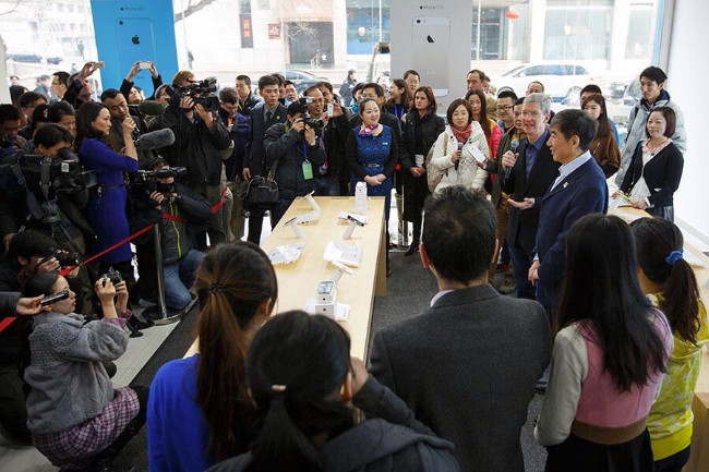 apple store tim cook