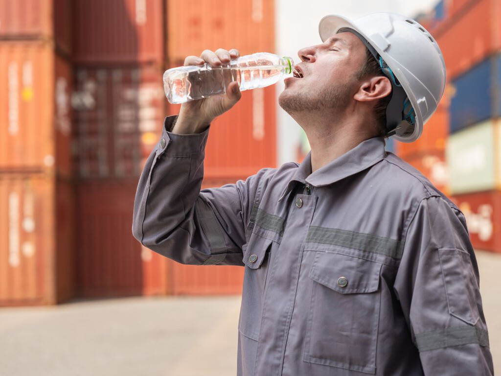 México tiene un nuevo problema en el trabajo y no son los horarios: el calor ya está pegando a la productividad