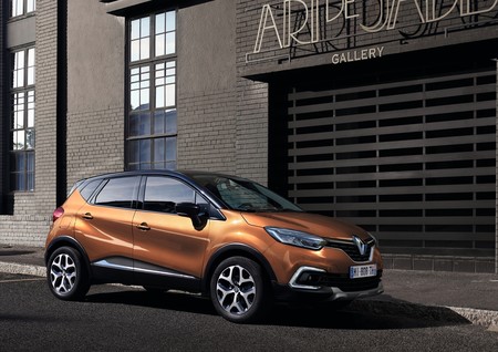 El Renault Captur se renueva ligeramente en 2017 y estas 66 fotos lo demuestran