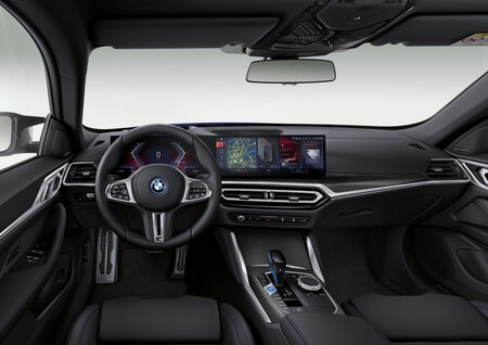 P90424034 Highres Bmw I4 Interieur 6 2