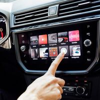 Cómo conectar el móvil a tu nuevo coche de segunda mano si dispone de CarPlay o Android Auto