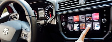 Cómo conectar el móvil a tu nuevo coche de segunda mano si dispone de CarPlay o Android Auto 