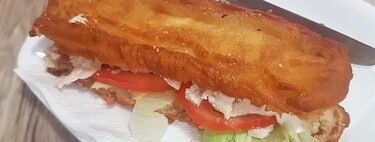 Esta churrería de Málaga ha inventado los churrocatas: el exitoso híbrido entre churro y bocata relleno de pollo, jamón o mixto 