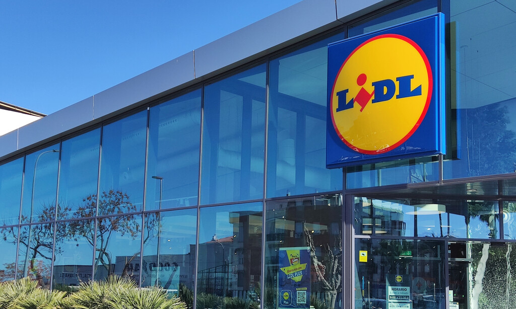 Ha llegado a Lidl esta regleta LED con la que iluminar muebles y cajones: cuesta menos de 5 euros 