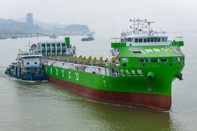 China también quiere revolucionar el tranasporte marítimo: por eso acaba de estrenar un megabarco eléctrico de 10.000 toneladas