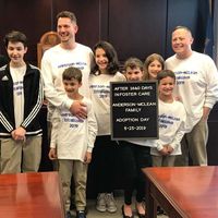 Una pareja de papás adoptan a seis hermanos que llevaban cinco años en orfanatos