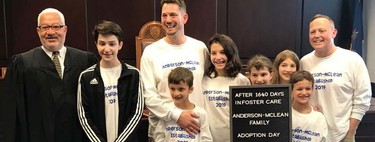 Una pareja de papás adoptan a seis hermanos que llevaban cinco años en orfanatos