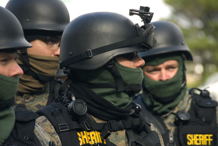 Nuevo caso de "swatting": la policía dispara a un joven videojugador por una llamada telefónica falsa