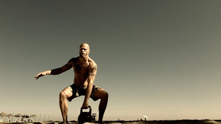 Cinco ejercicios con pesas rusas o kettlebells perfectos para principiantes